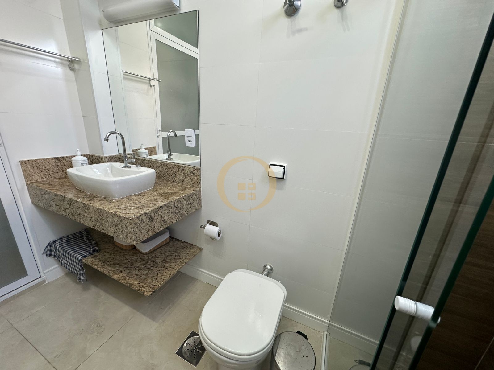 Apartamento na Praia das Pitangueiras, Guarujá - SP
