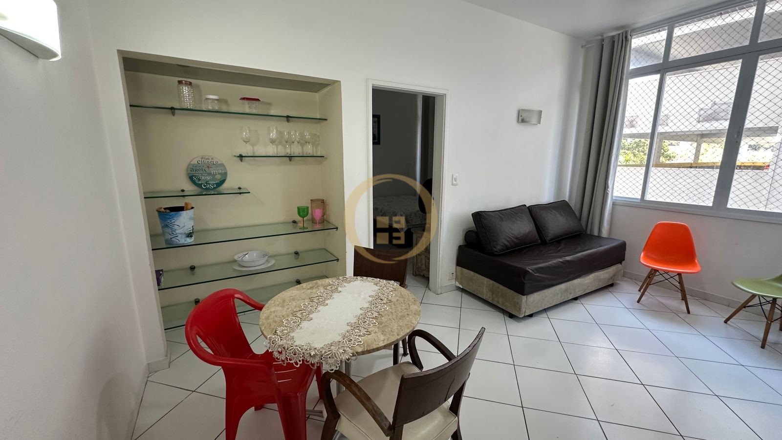Apartamento na Praia das Pitangueiras, Guarujá - SP