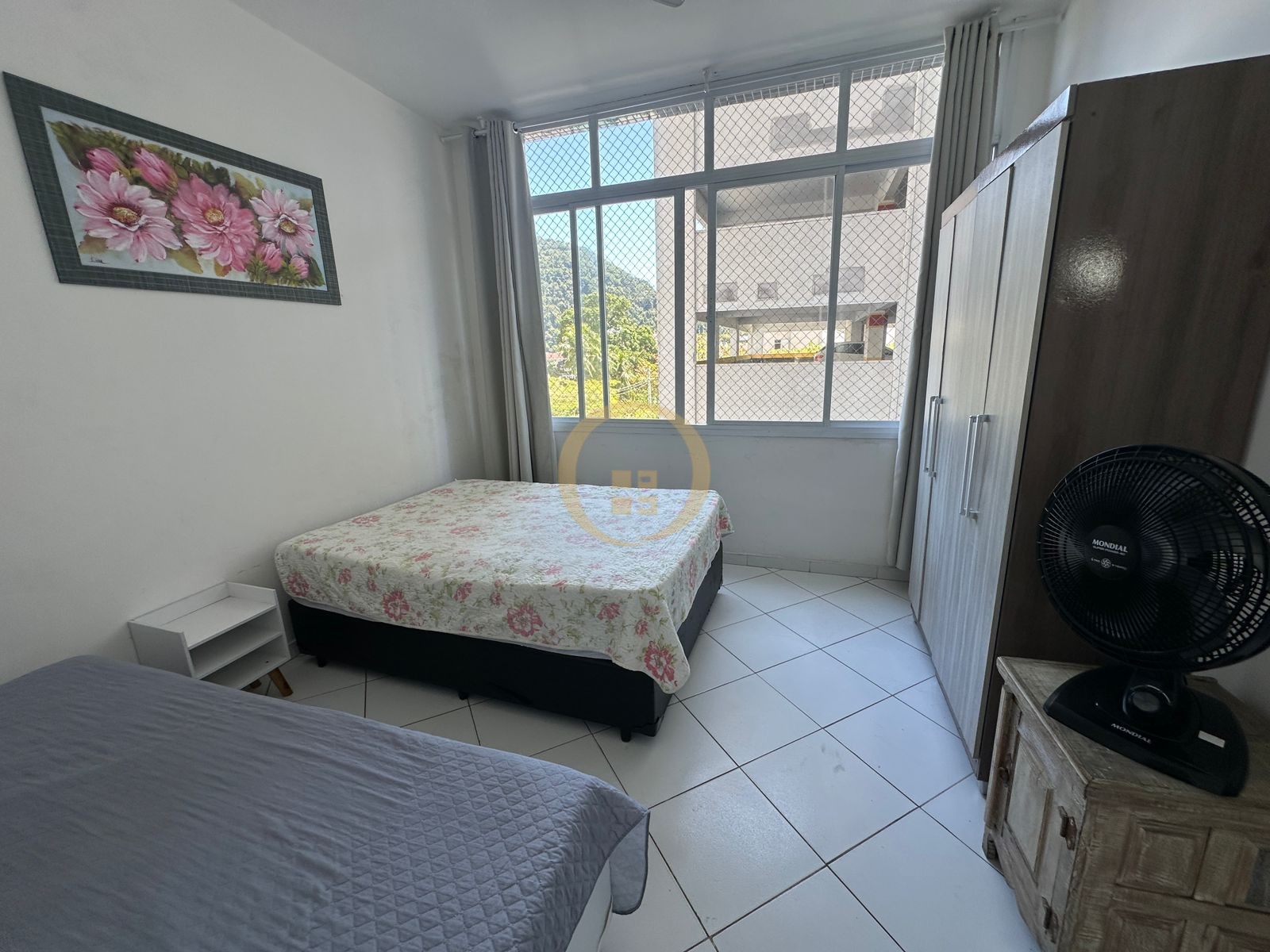 Apartamento na Praia das Pitangueiras, Guarujá - SP