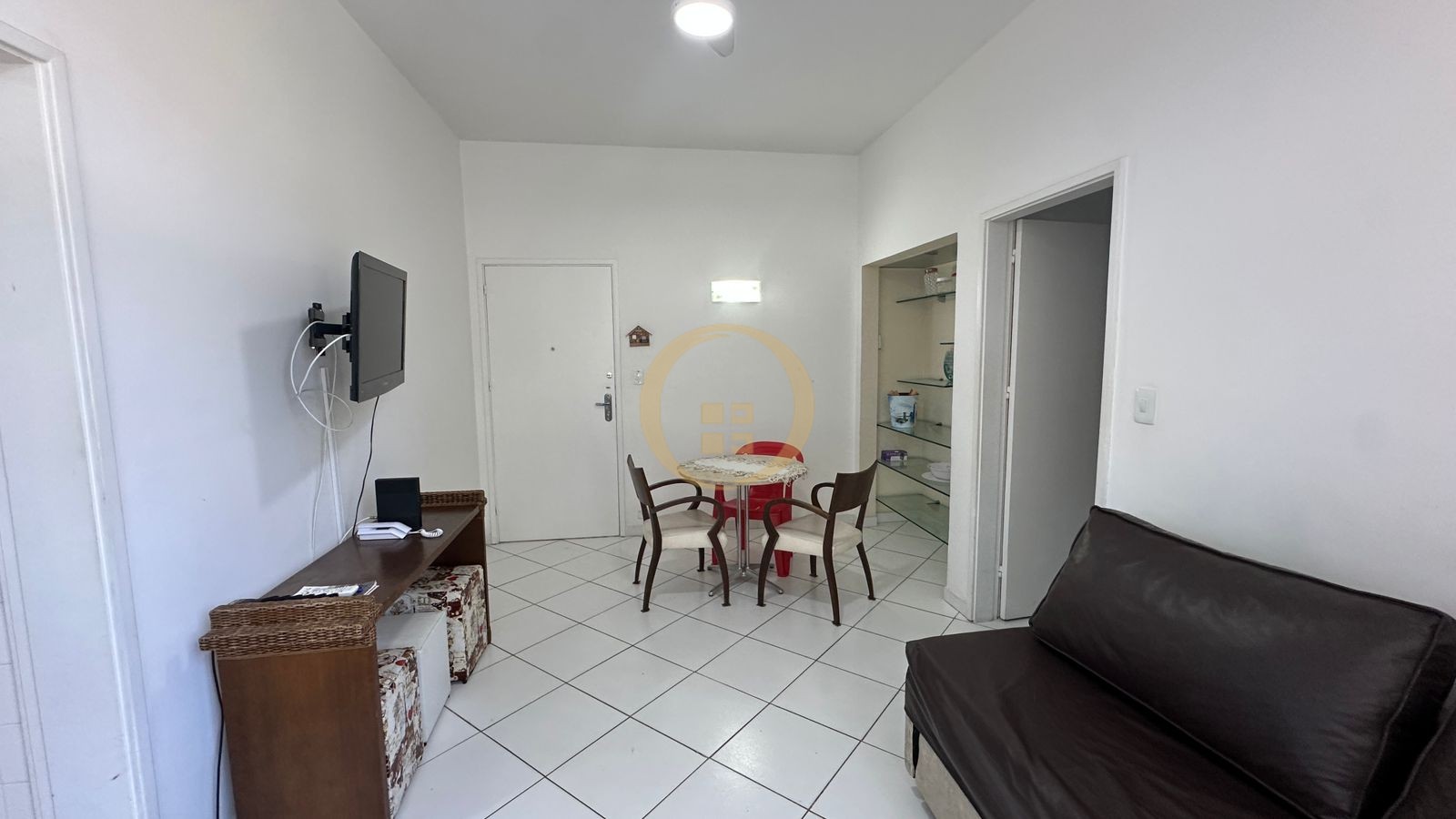 Apartamento na Praia das Pitangueiras, Guarujá - SP