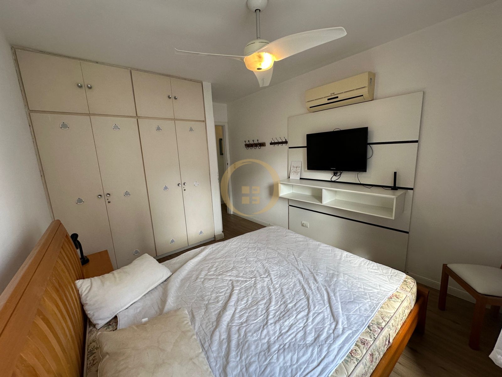 Apartamento na Praia das Pitangueiras, Guarujá - SP