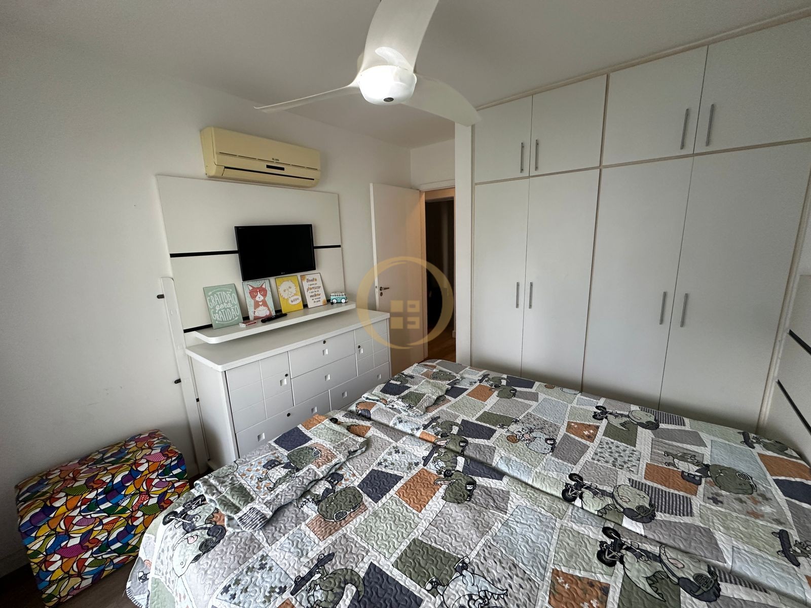Apartamento na Praia das Pitangueiras, Guarujá - SP