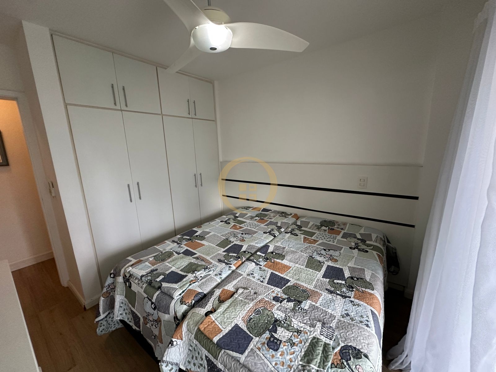 Apartamento na Praia das Pitangueiras, Guarujá - SP