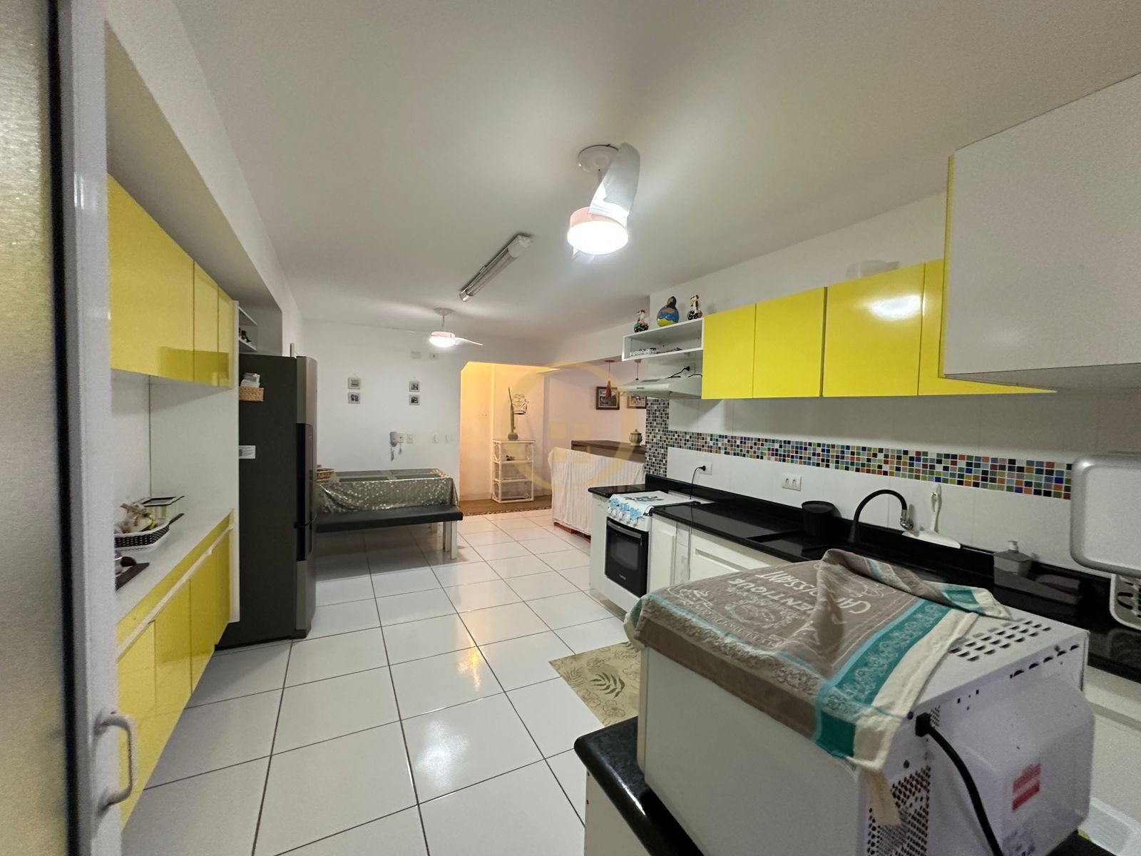 Apartamento na Praia das Pitangueiras, Guarujá - SP