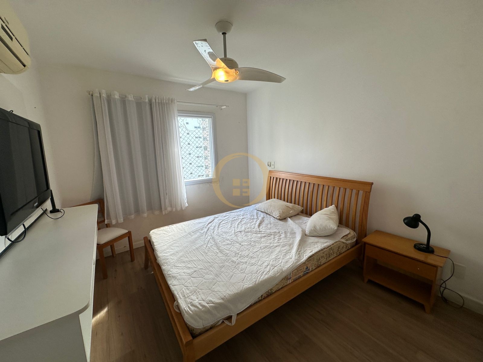 Apartamento na Praia das Pitangueiras, Guarujá - SP