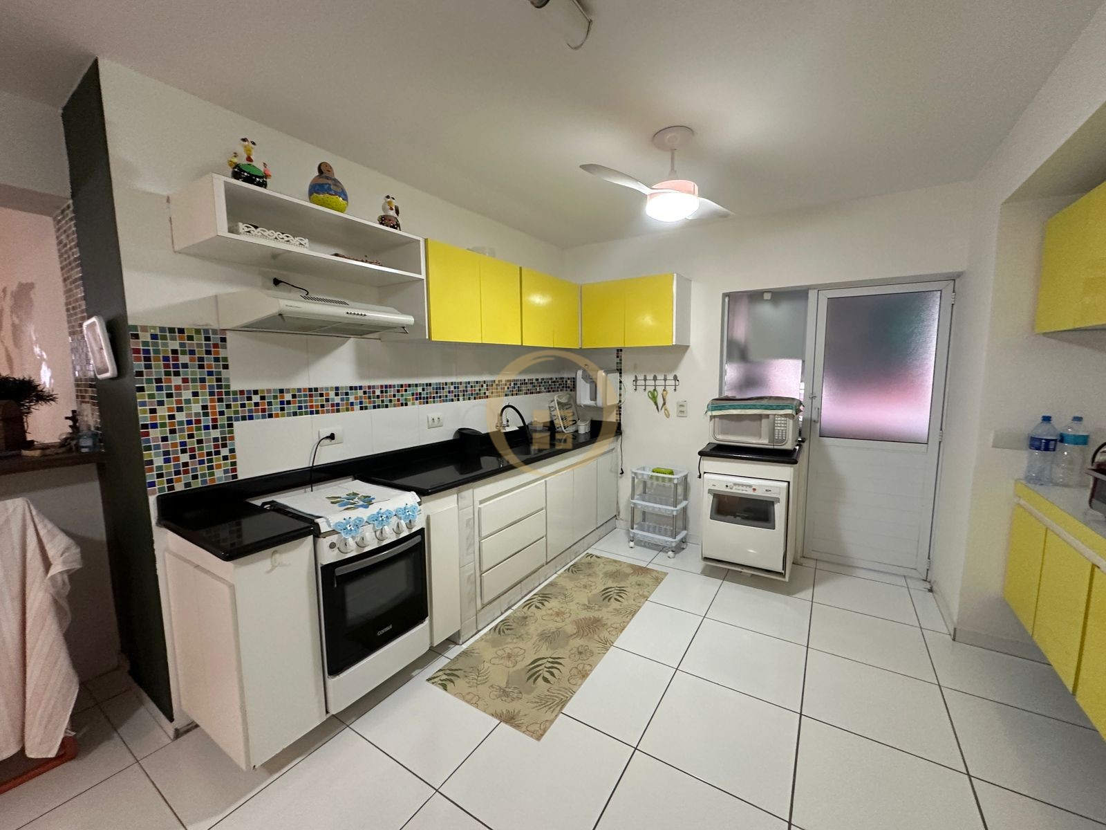 Apartamento na Praia das Pitangueiras, Guarujá - SP