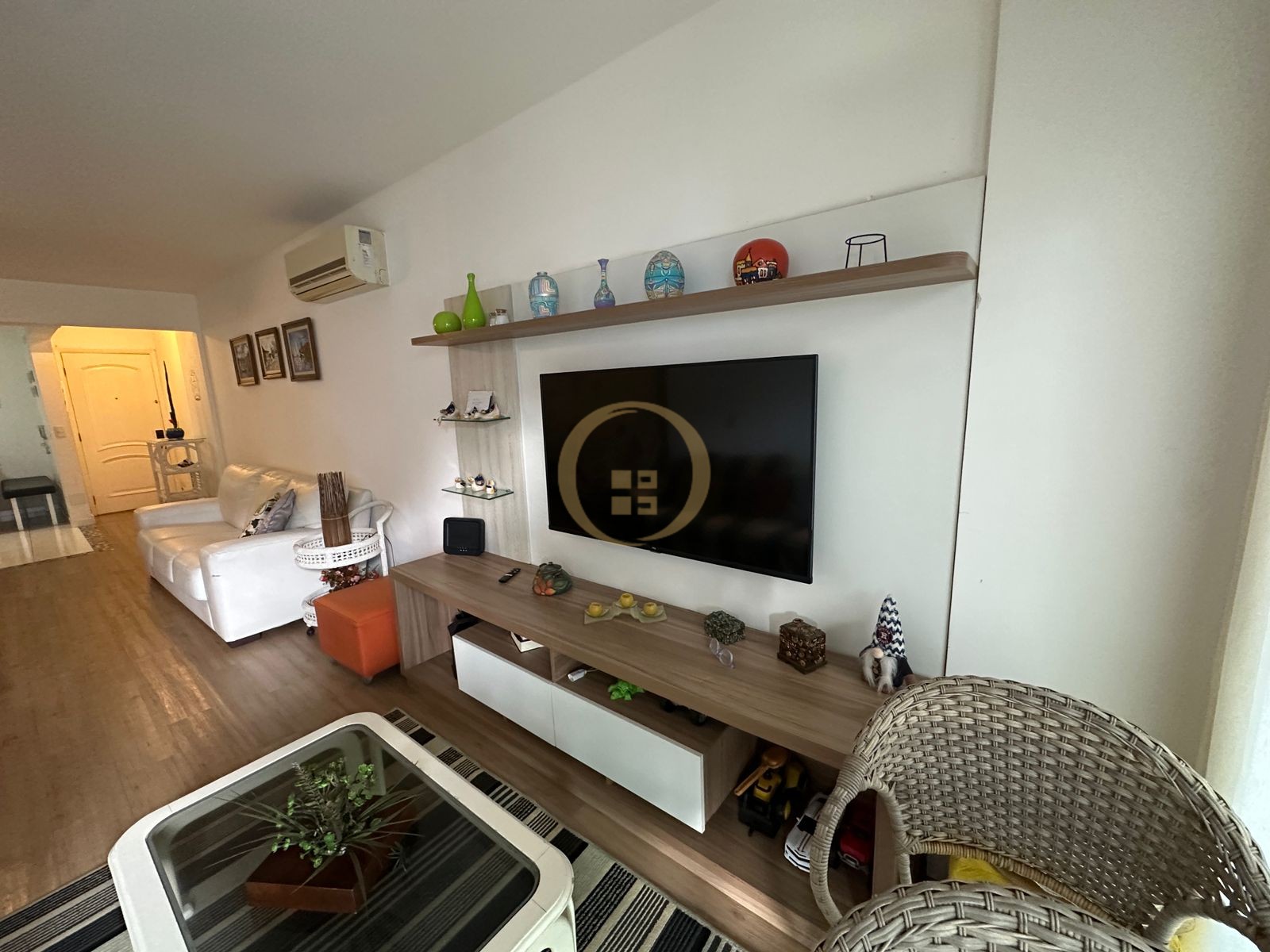 Apartamento na Praia das Pitangueiras, Guarujá - SP
