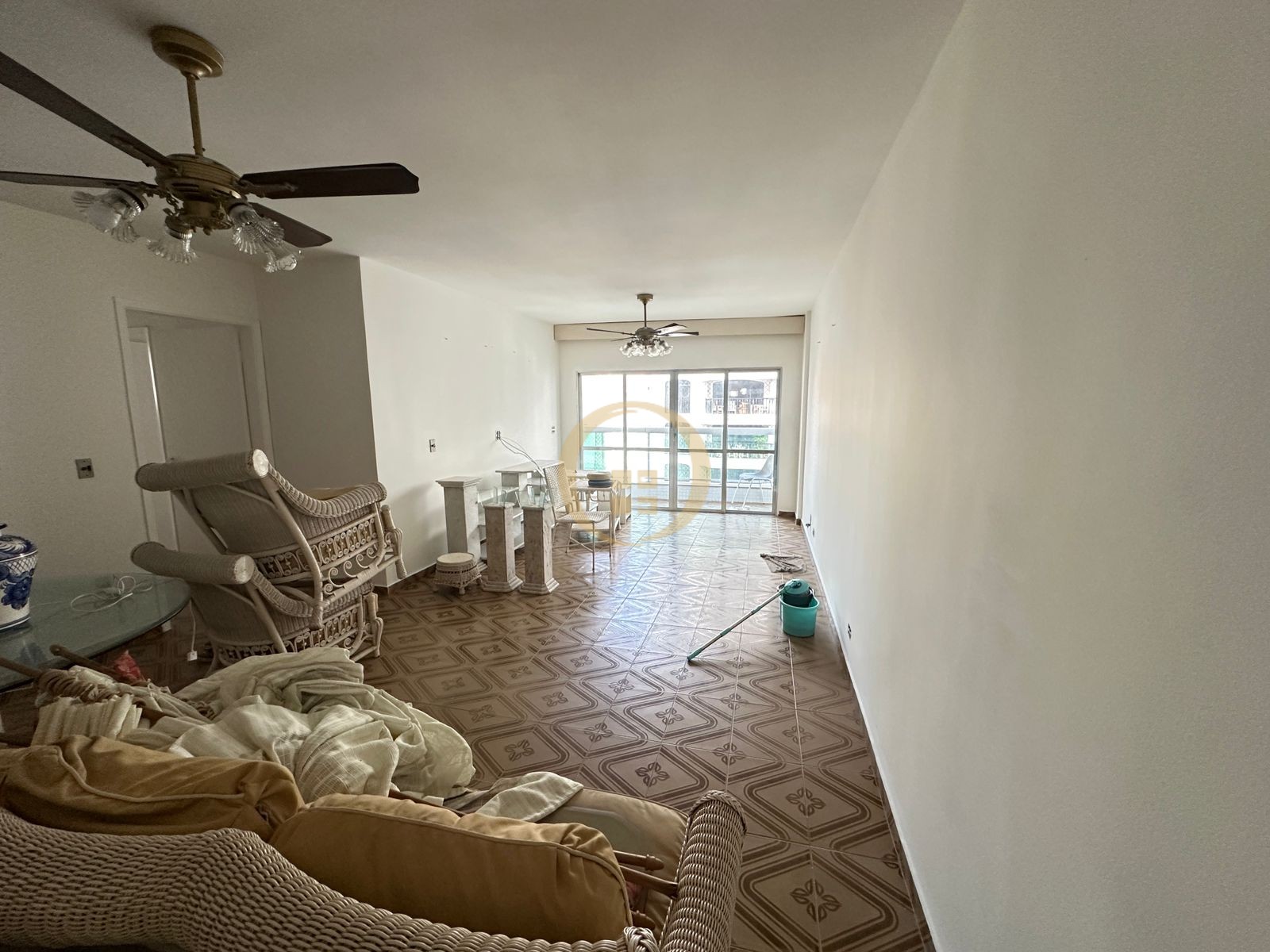 Apartamento na Praia das Pitangueiras, Guarujá - SP