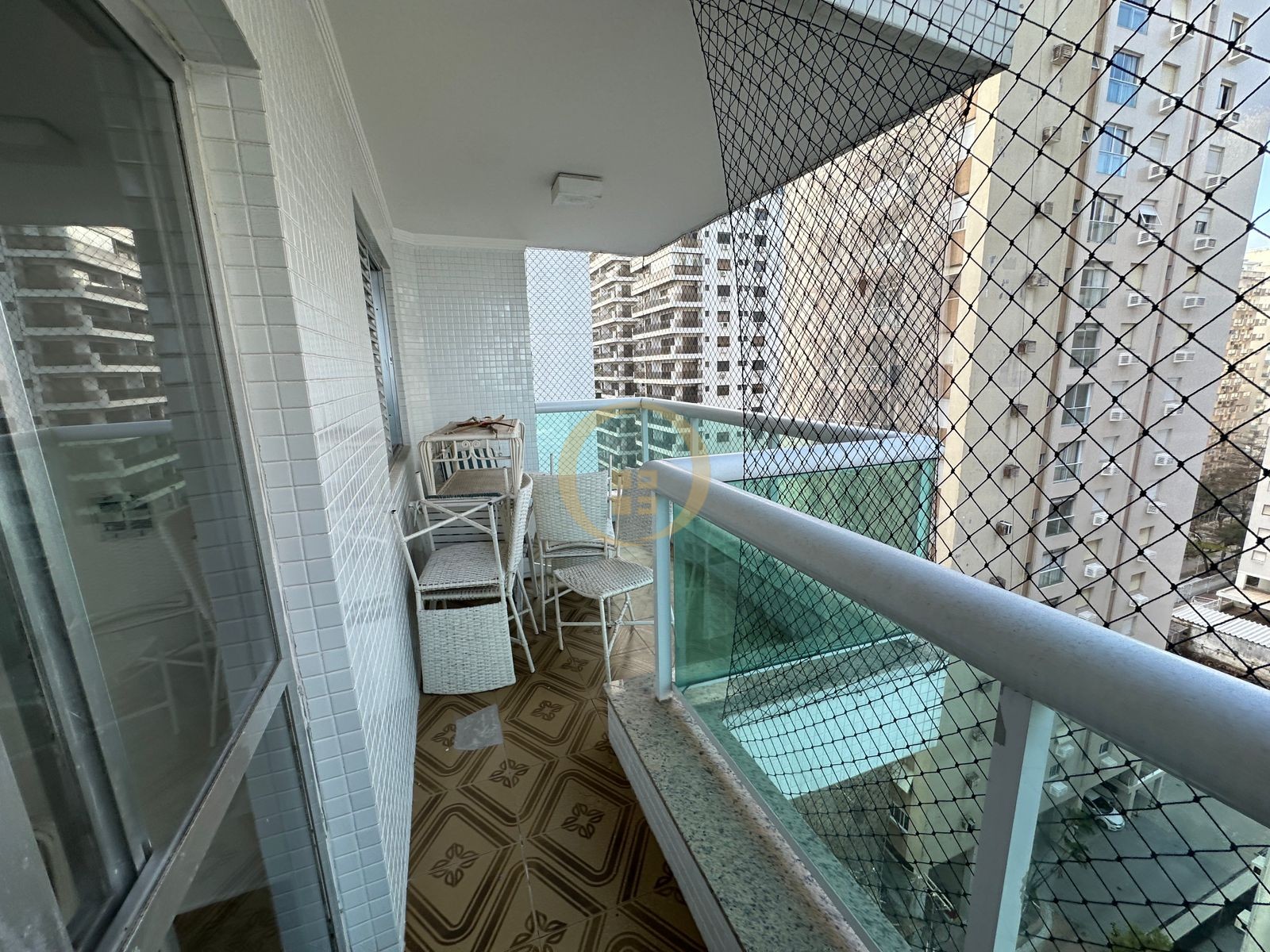 Apartamento na Praia das Pitangueiras, Guarujá - SP
