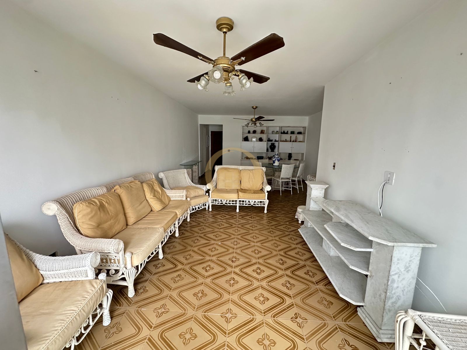 Apartamento na Praia das Pitangueiras, Guarujá - SP