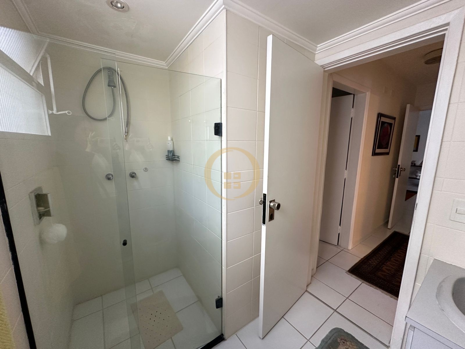 Apartamento na Praia das Pitangueiras, Guarujá - SP