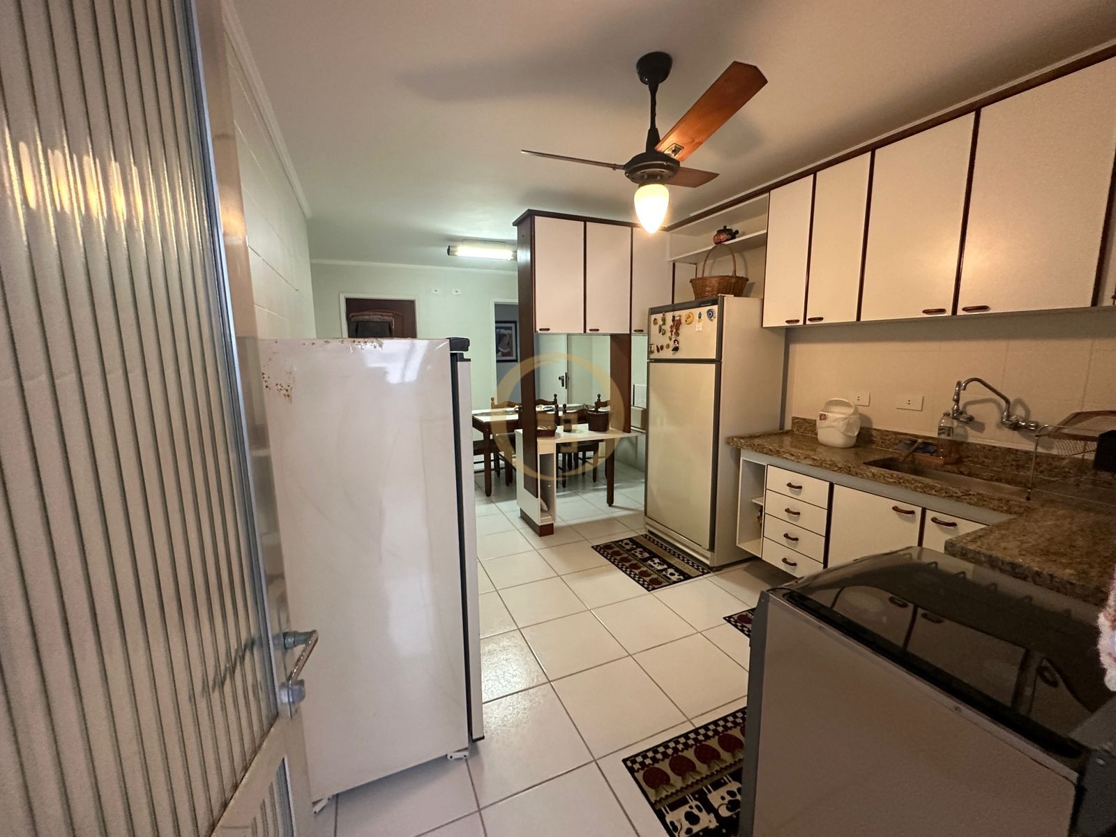 Apartamento na Praia das Pitangueiras, Guarujá - SP