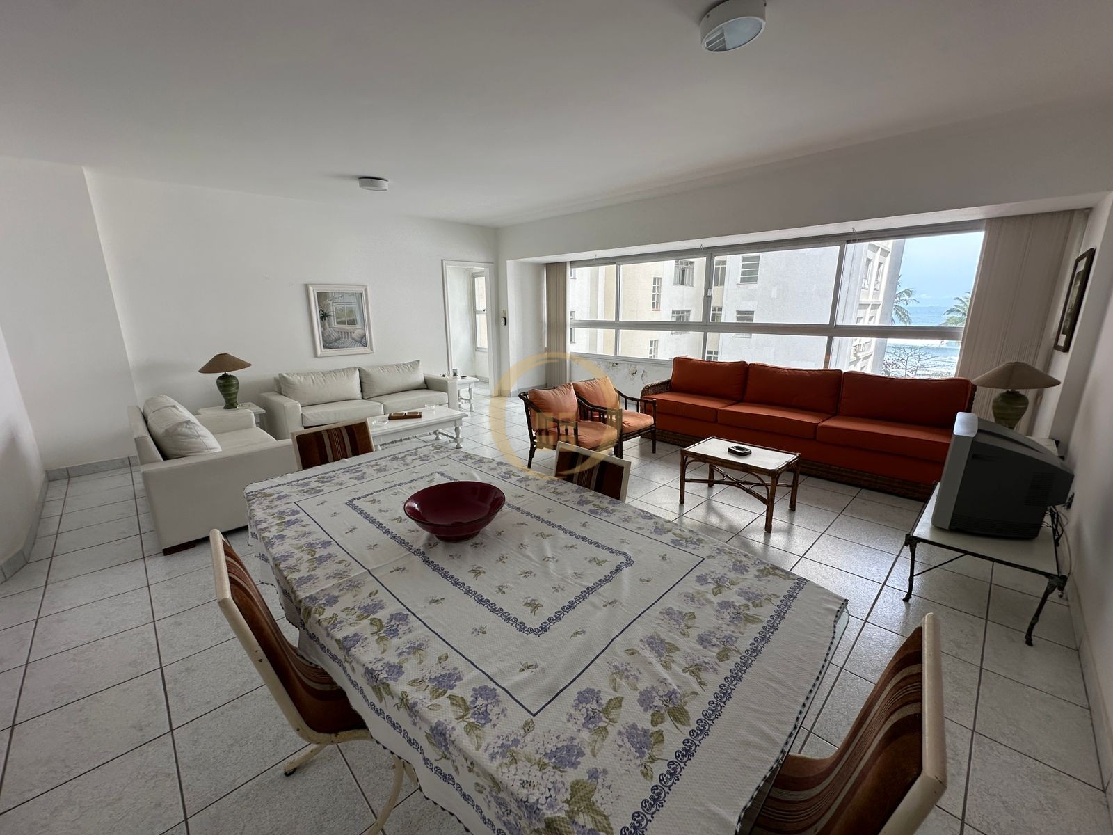 Apartamento na Praia das Pitangueiras, Guarujá - SP