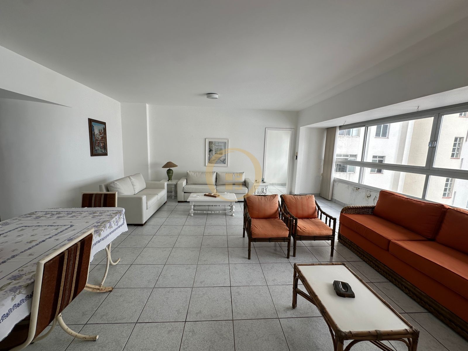 Apartamento na Praia das Pitangueiras, Guarujá - SP