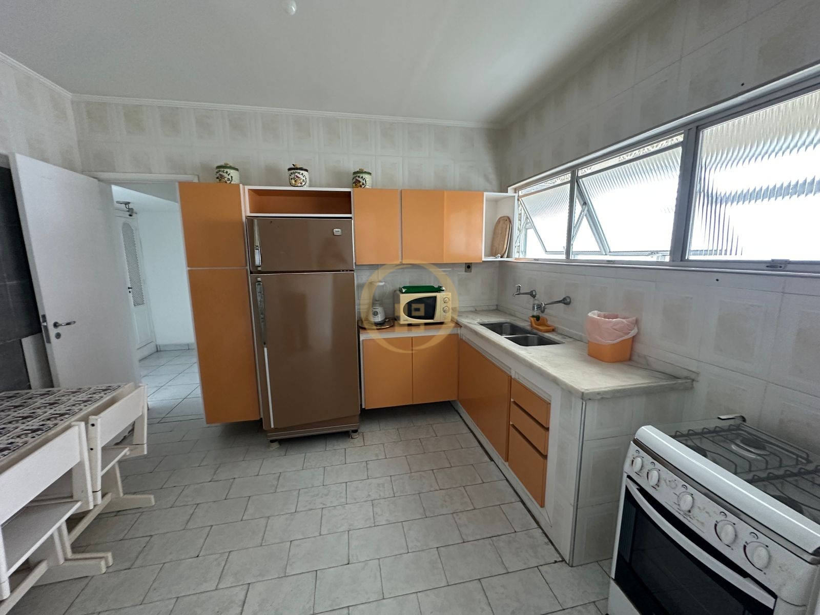 Apartamento na Praia das Pitangueiras, Guarujá - SP