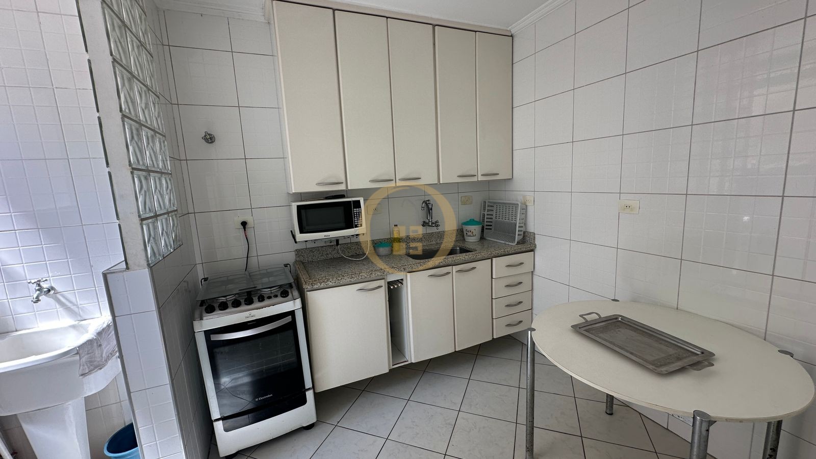 Apartamento na Praia das Pitangueiras, Guarujá - SP