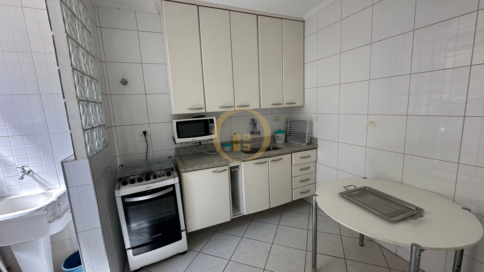 Apartamento na Praia das Pitangueiras, Guarujá - SP