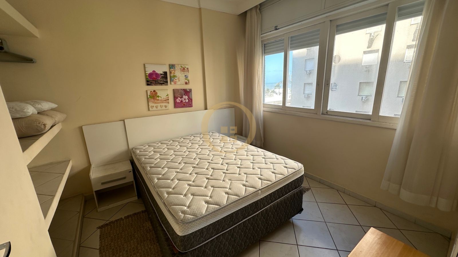 Apartamento na Praia das Pitangueiras, Guarujá - SP