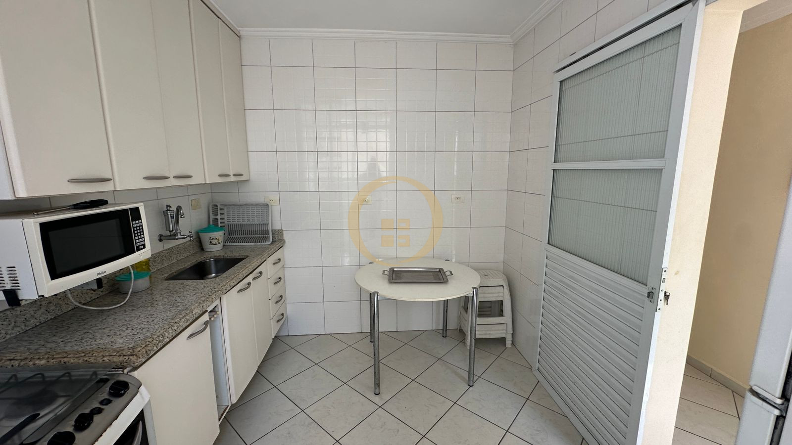 Apartamento na Praia das Pitangueiras, Guarujá - SP