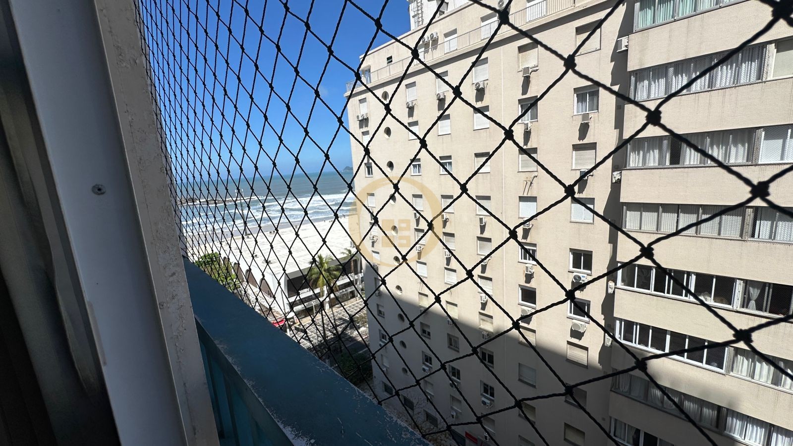 Apartamento na Praia das Pitangueiras, Guarujá - SP