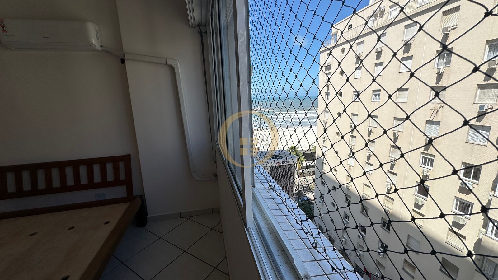 Apartamento na Praia das Pitangueiras, Guarujá - SP