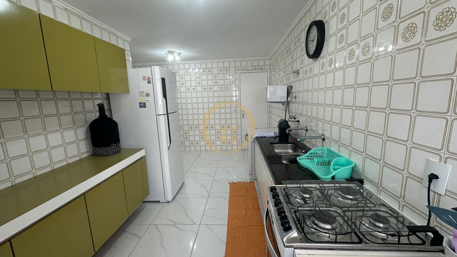 Apartamento na Praia das Pitangueiras, Guarujá - SP