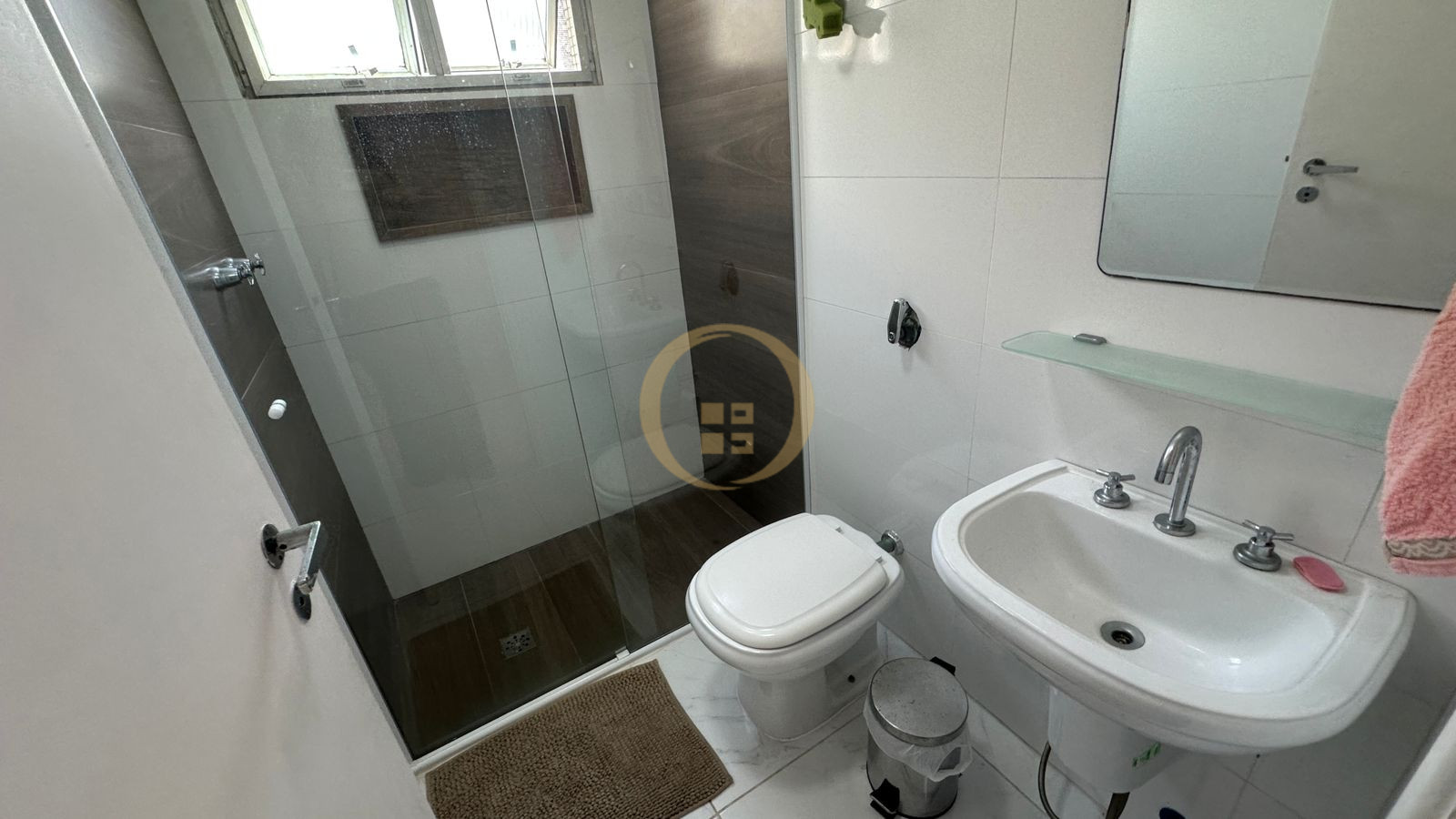Apartamento na Praia das Pitangueiras, Guarujá - SP
