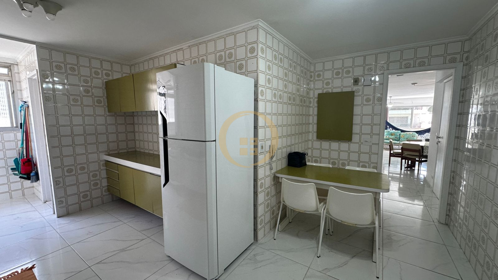 Apartamento na Praia das Pitangueiras, Guarujá - SP