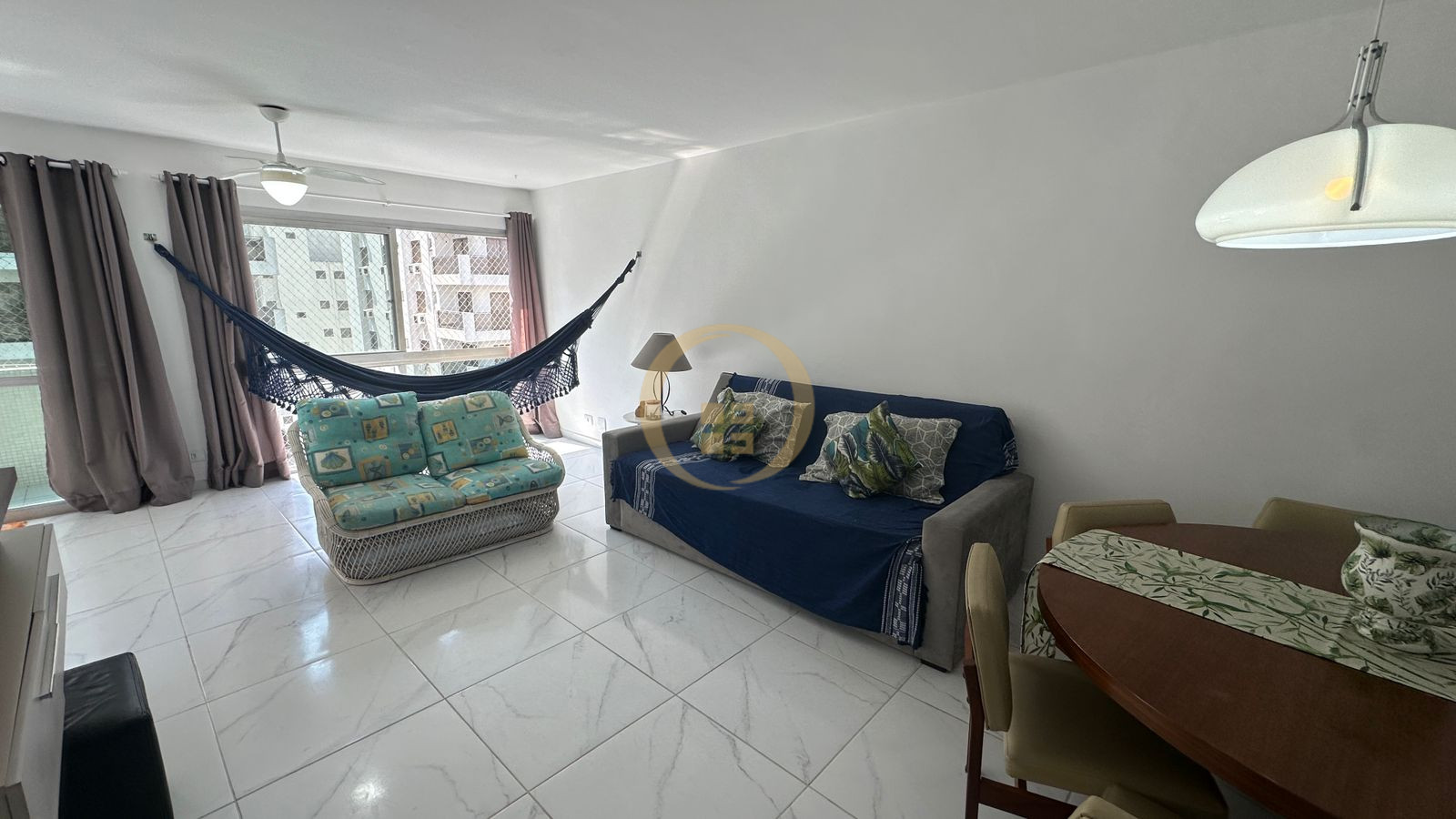 Apartamento na Praia das Pitangueiras, Guarujá - SP