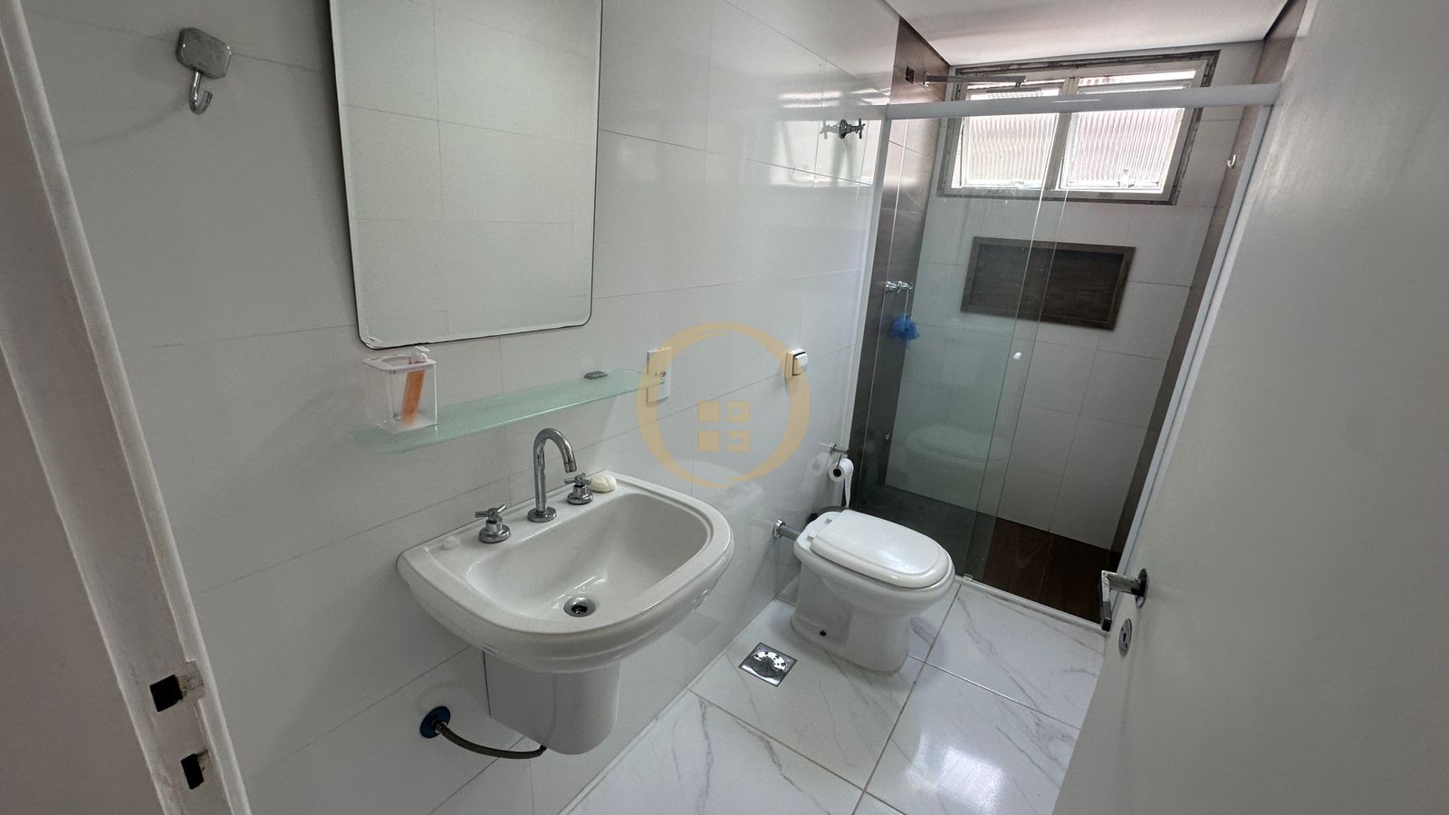 Apartamento na Praia das Pitangueiras, Guarujá - SP