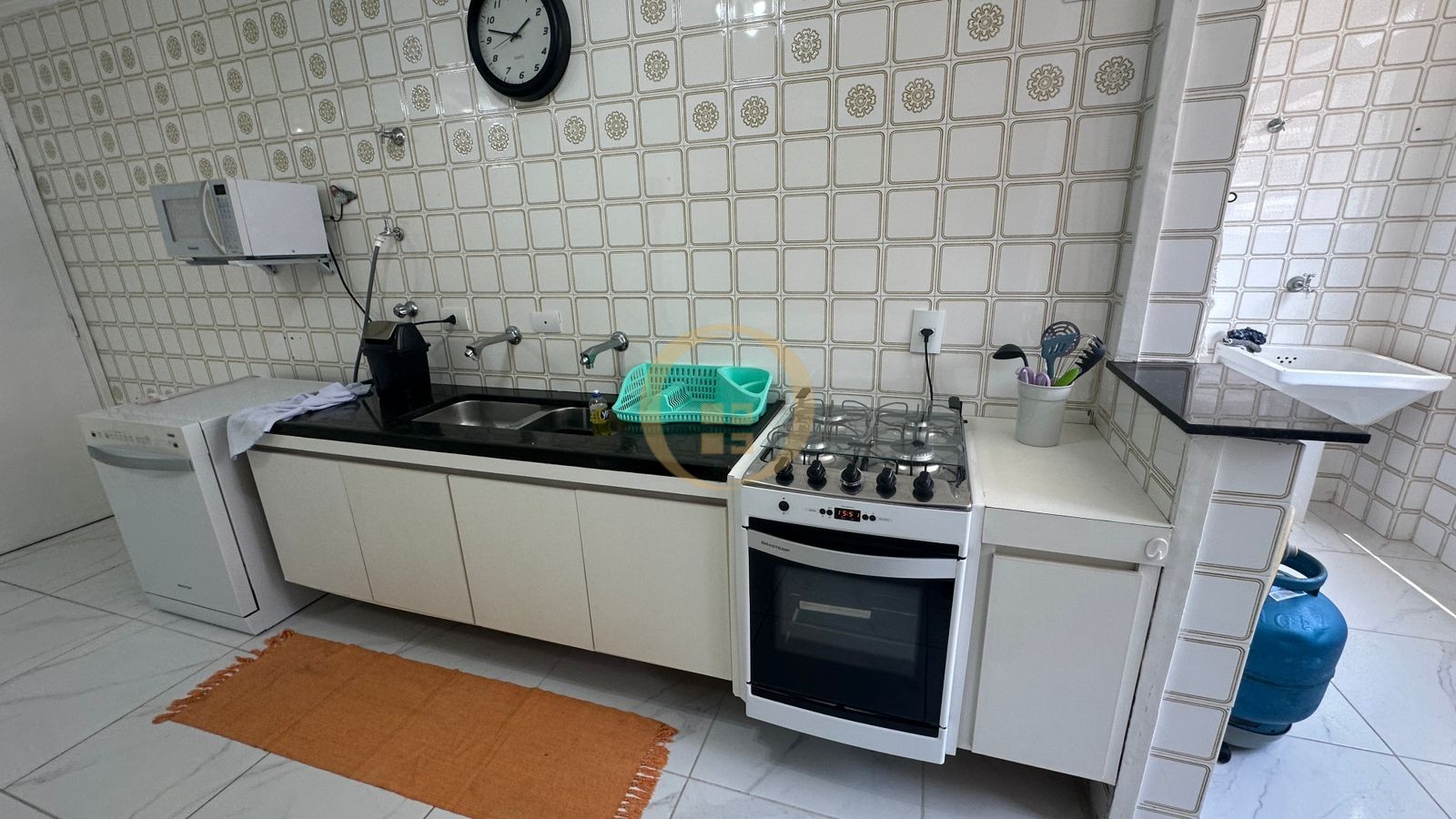 Apartamento na Praia das Pitangueiras, Guarujá - SP