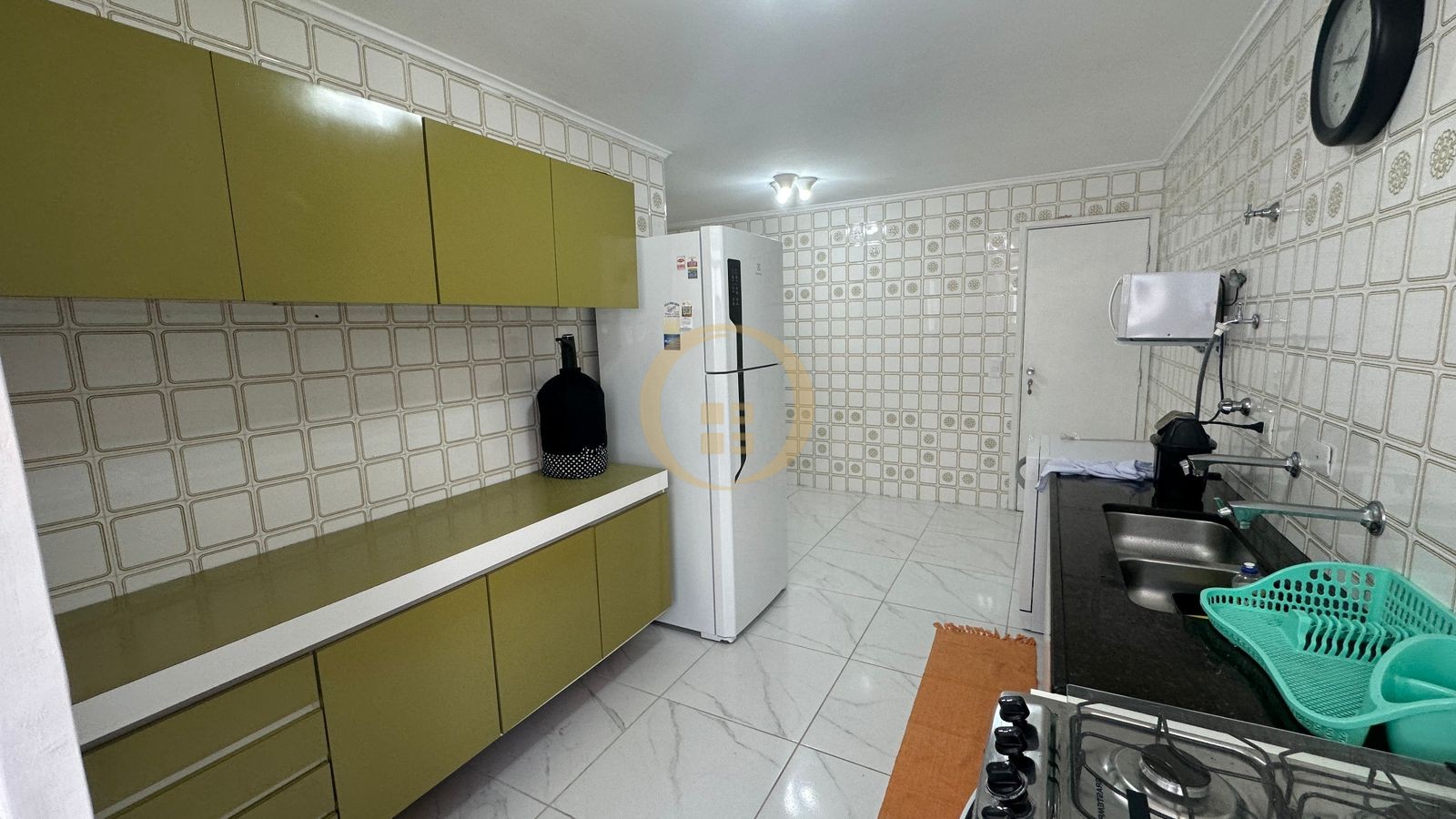 Apartamento na Praia das Pitangueiras, Guarujá - SP