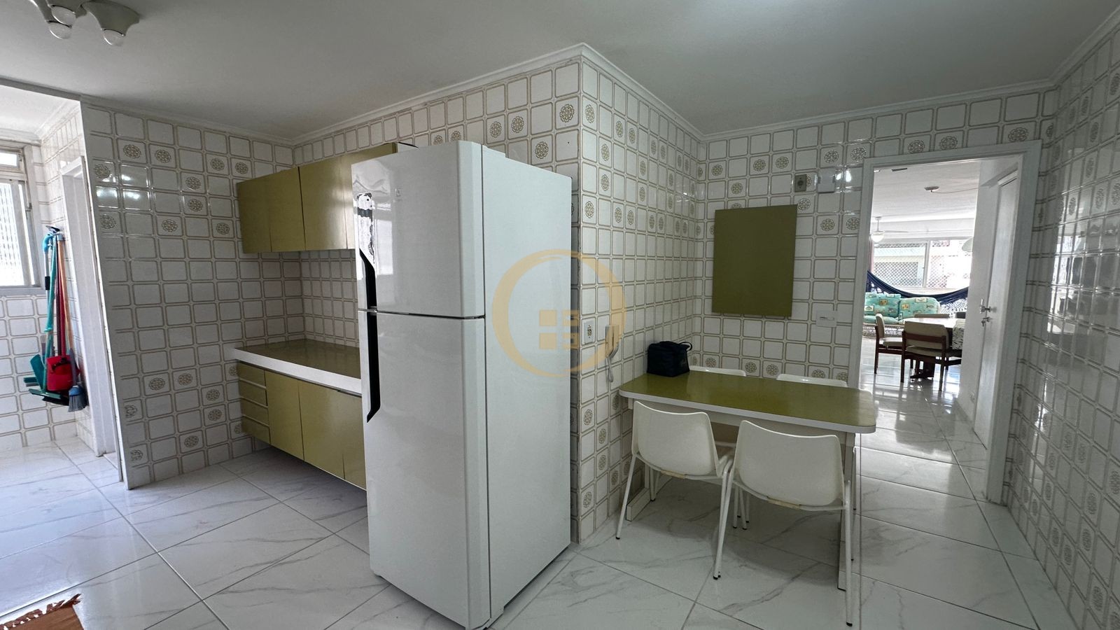 Apartamento na Praia das Pitangueiras, Guarujá - SP