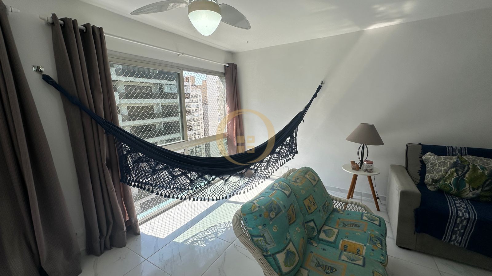 Apartamento na Praia das Pitangueiras, Guarujá - SP