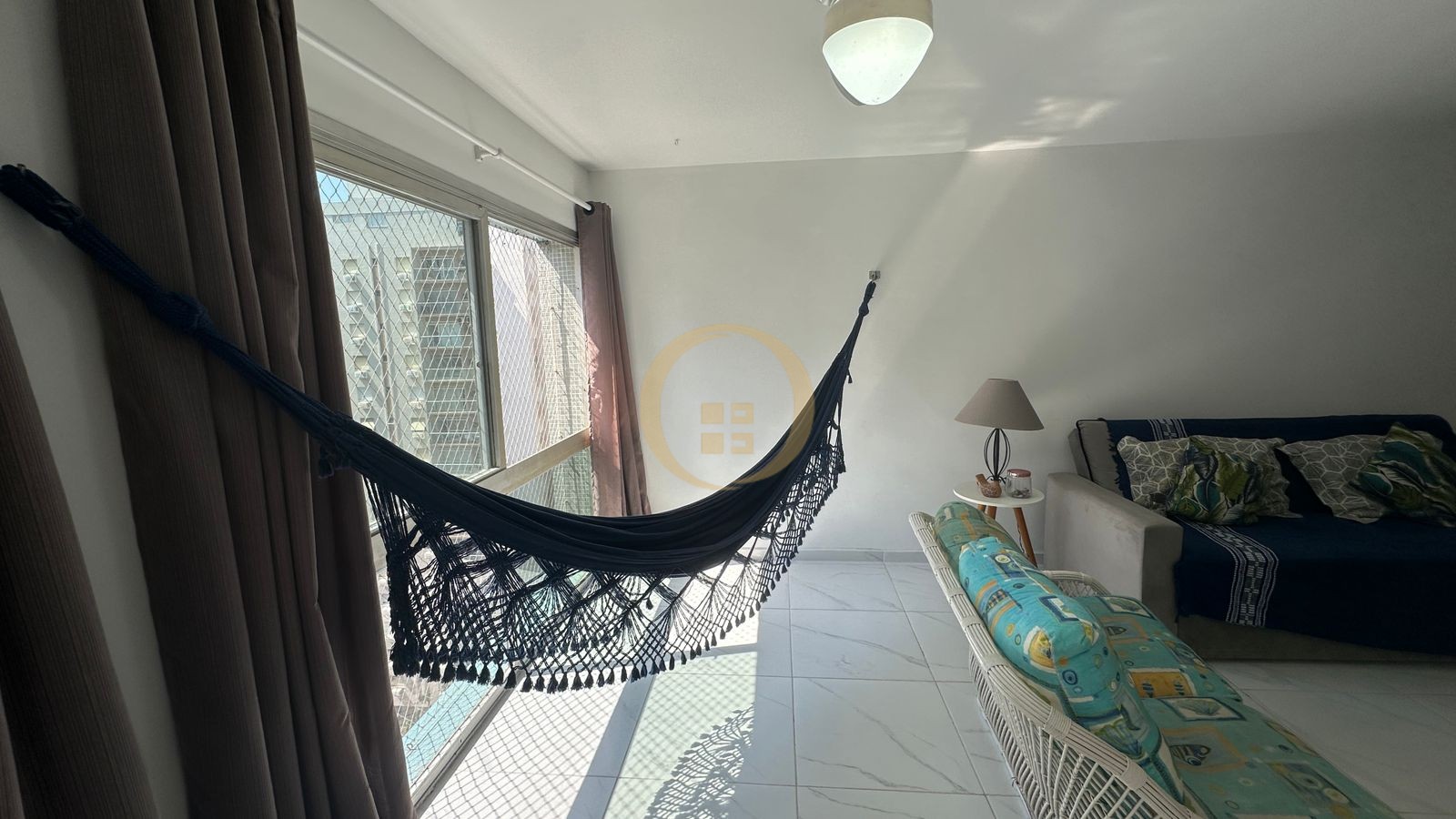 Apartamento na Praia das Pitangueiras, Guarujá - SP