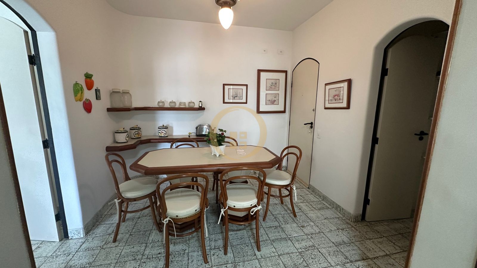 Apartamento na Praia das Pitangueiras, Guarujá - SP