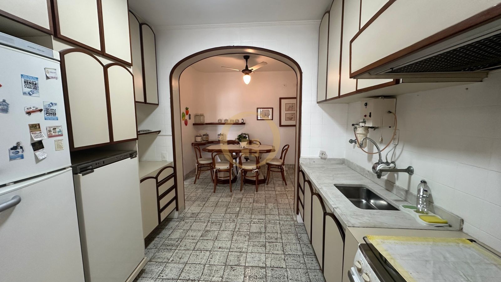 Apartamento na Praia das Pitangueiras, Guarujá - SP