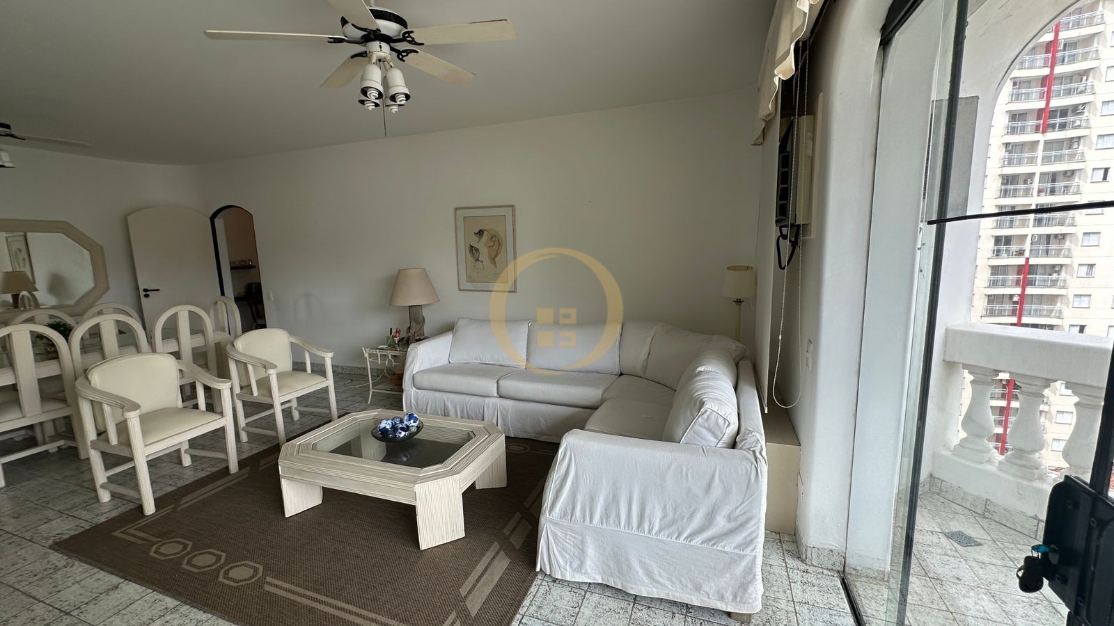 Apartamento na Praia das Pitangueiras, Guarujá - SP