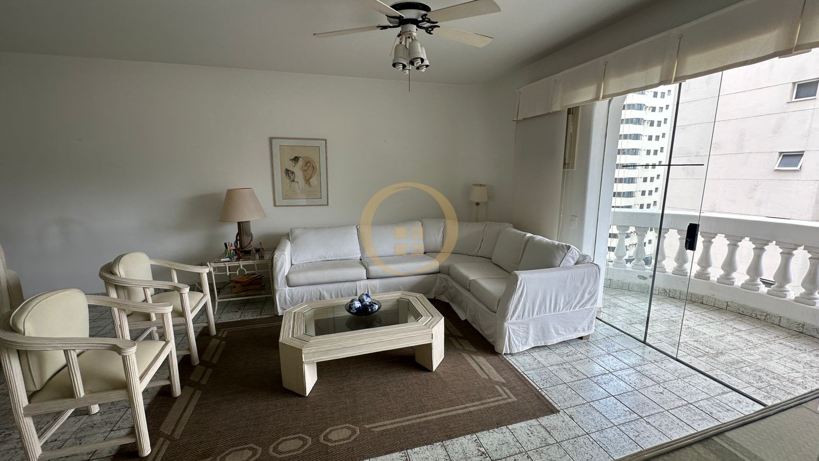 Apartamento na Praia das Pitangueiras, Guarujá - SP