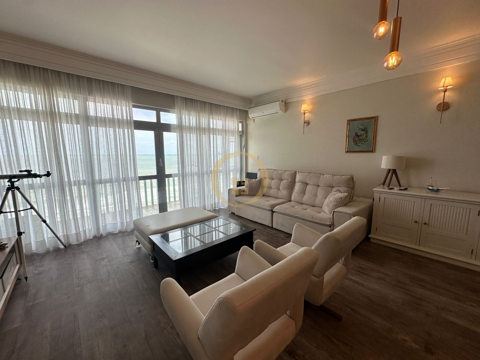 Apartamento Frente ao Mar nas Pitangueiras, Guarujá - SP
