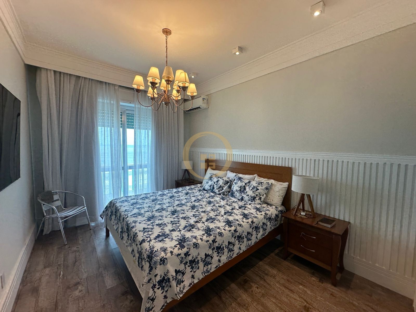 Apartamento Frente ao Mar nas Pitangueiras, Guarujá - SP