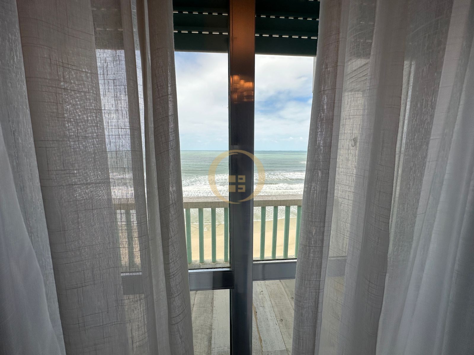 Apartamento Frente ao Mar nas Pitangueiras, Guarujá - SP