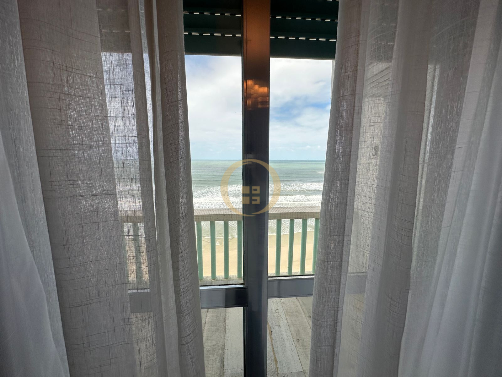 Apartamento Frente ao Mar nas Pitangueiras, Guarujá - SP