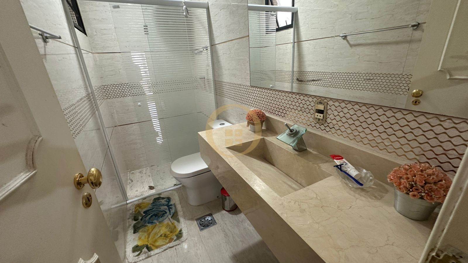 Apartamento na Praia das Pitangueiras, Guarujá - SP