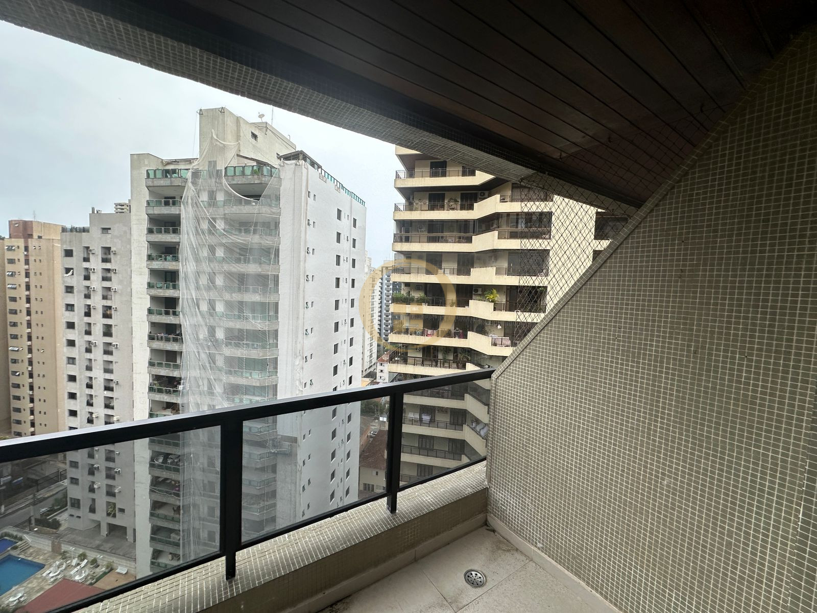 Apartamento na Praia das Pitangueiras, Guarujá - SP