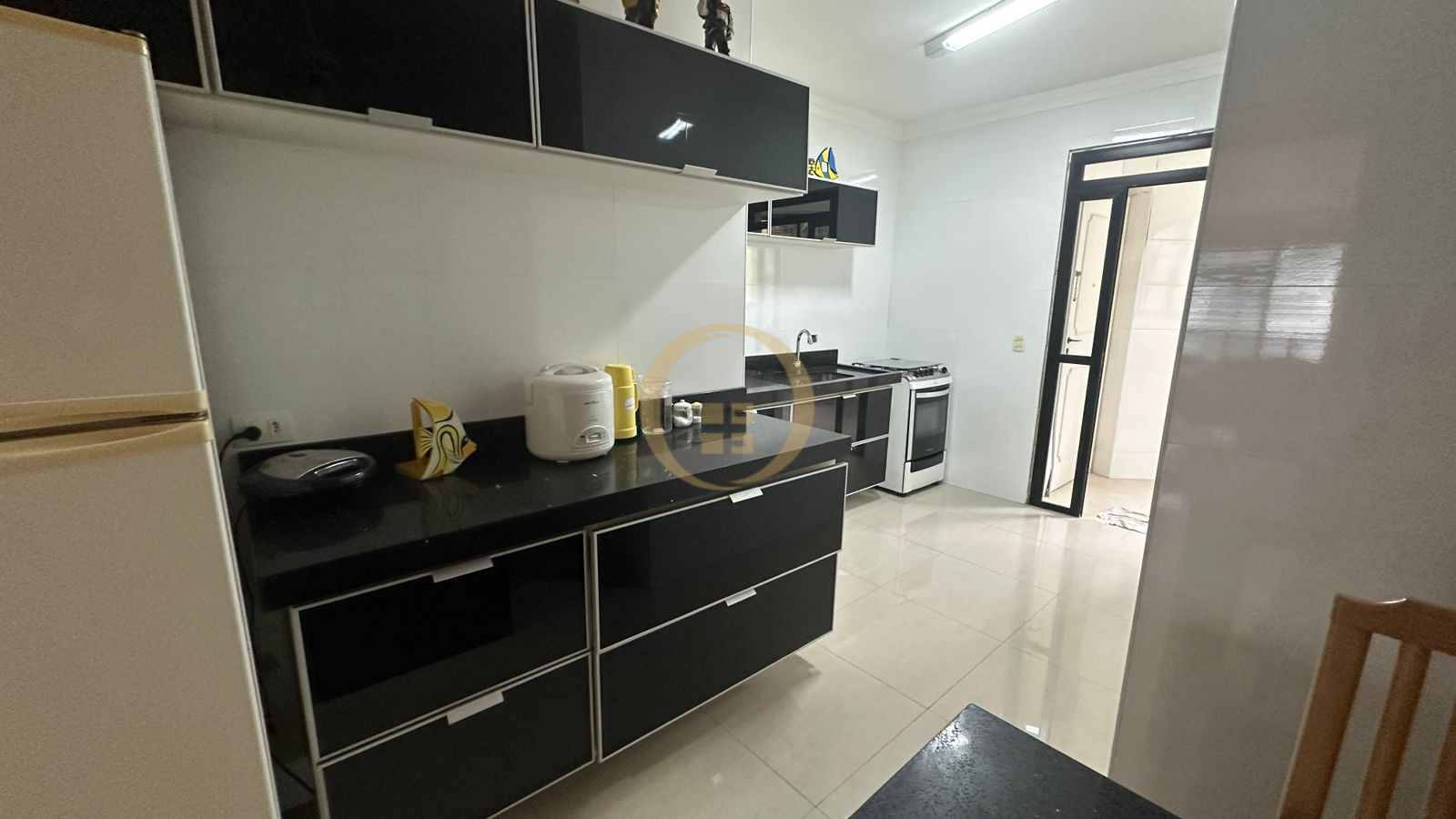Apartamento na Praia das Pitangueiras, Guarujá - SP