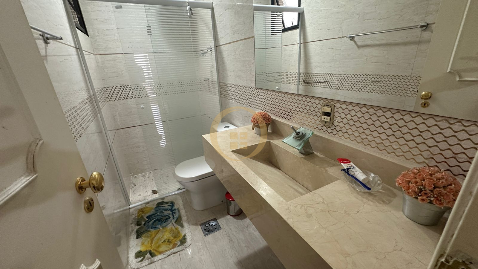Apartamento na Praia das Pitangueiras, Guarujá - SP