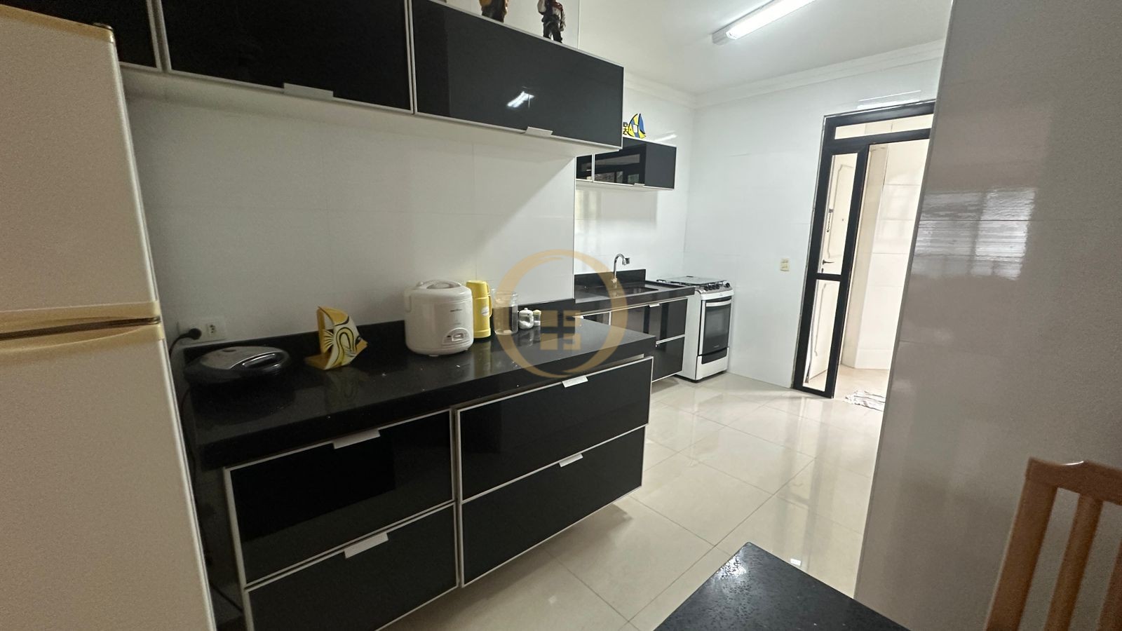 Apartamento na Praia das Pitangueiras, Guarujá - SP