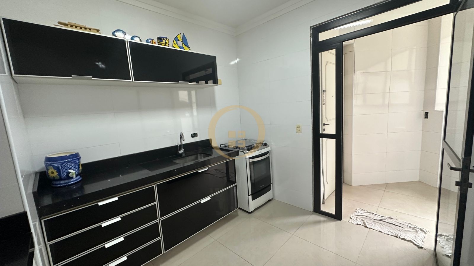 Apartamento na Praia das Pitangueiras, Guarujá - SP