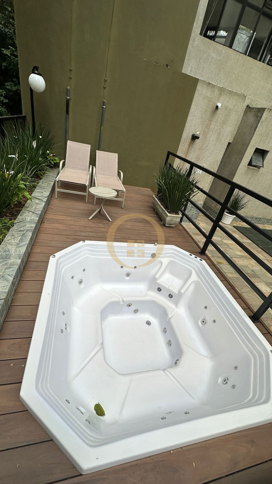 Apartamento na Praia das Pitangueiras, Guarujá - SP